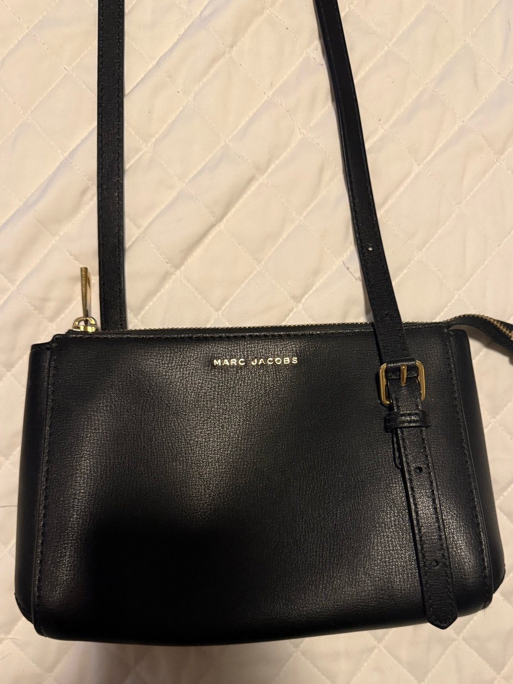 Marc Jacobs Black Leather Slim Crossbody with Gold Hardware - Picture 2 of 6